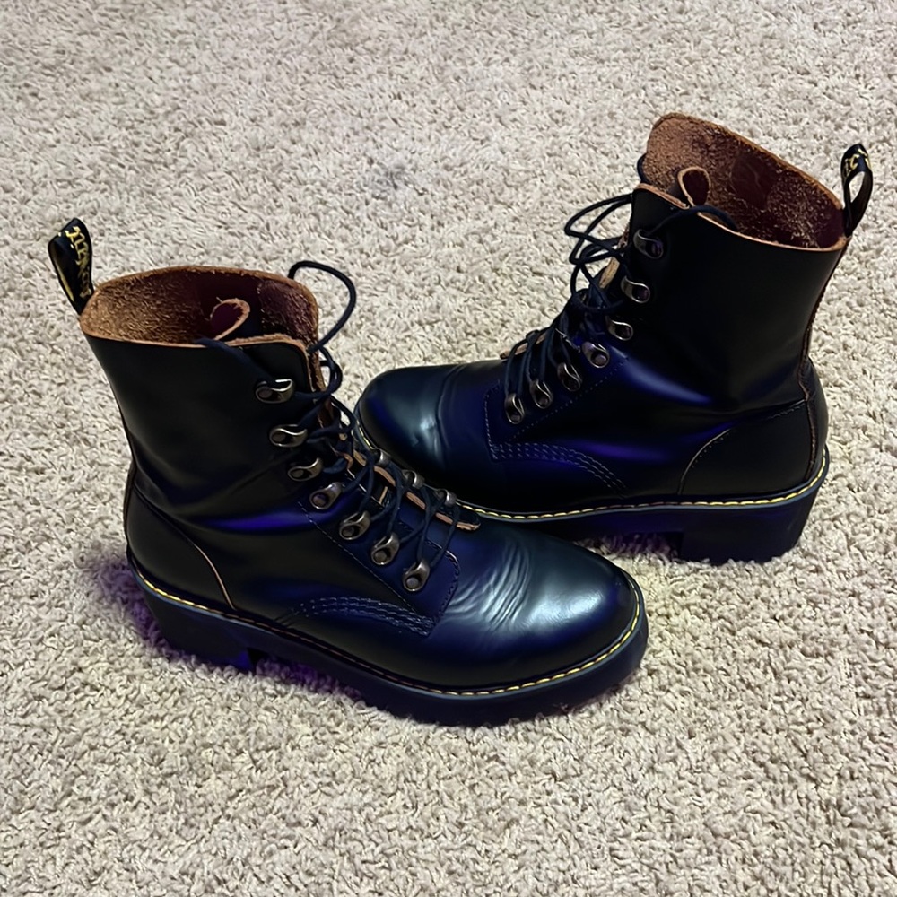 DR. MARTENS MOLLY PLATFORM BOOT - WOMEN'S SIZE 10
